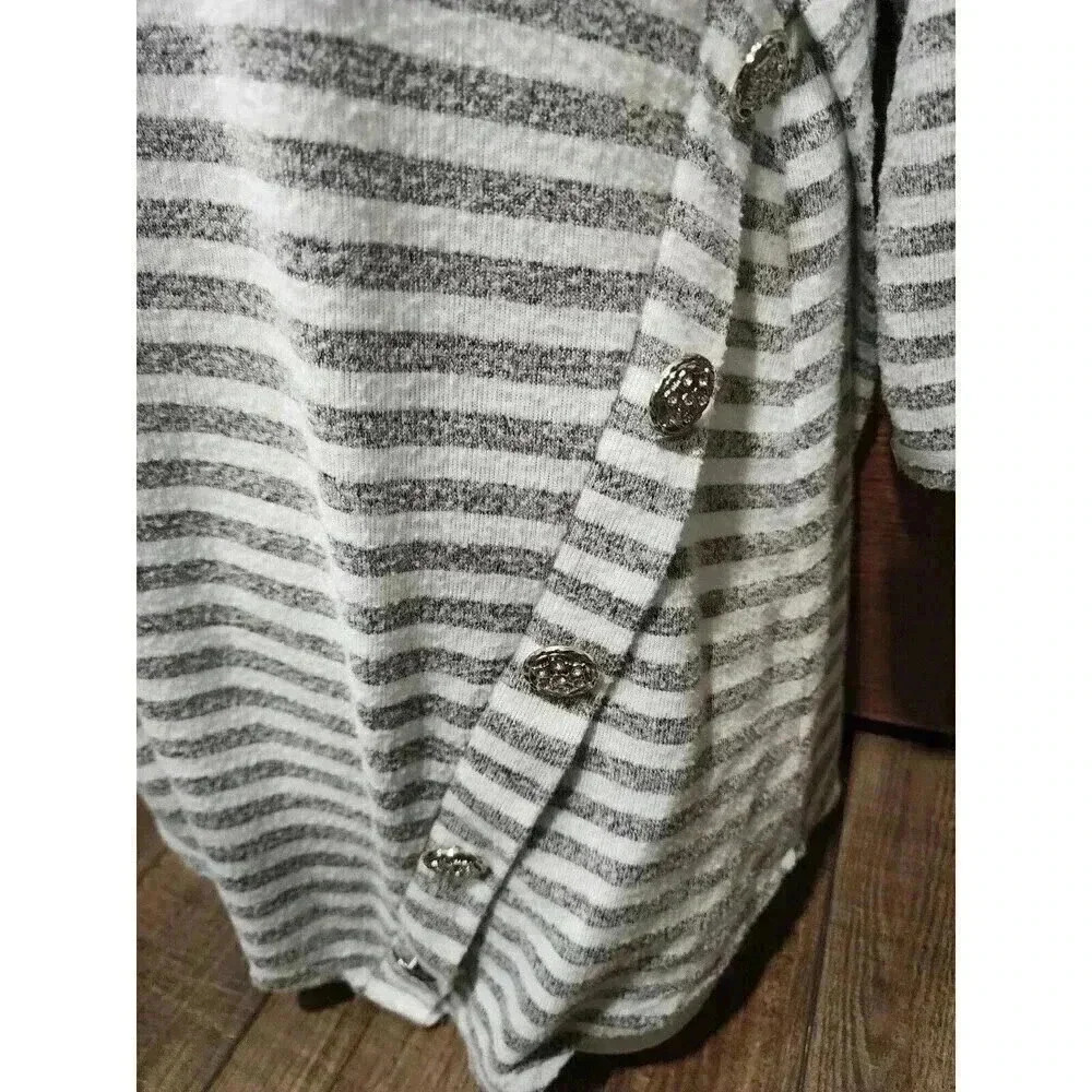 Retrology Grey White striped scoop neck 3/4 sleeves Rhinest buttons stretch Med - Picture 2 of 7